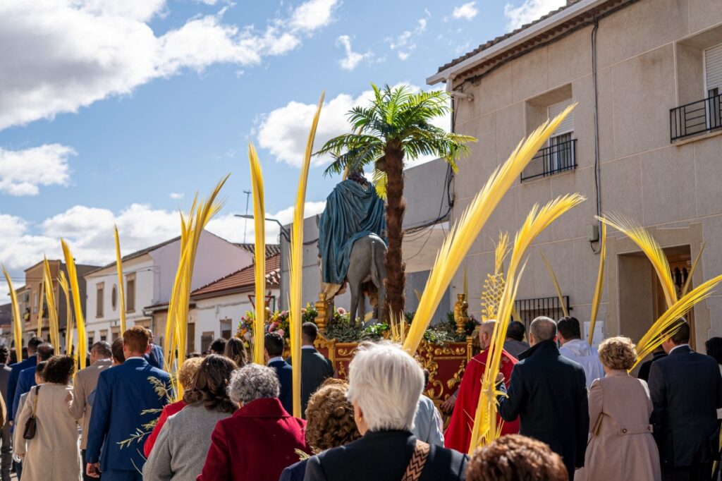 La Borriquilla recorre Argamasilla de Alba en una jornada marcada por la tradición y el fervor popular 12 domingoderamosargamasilla de alba 13