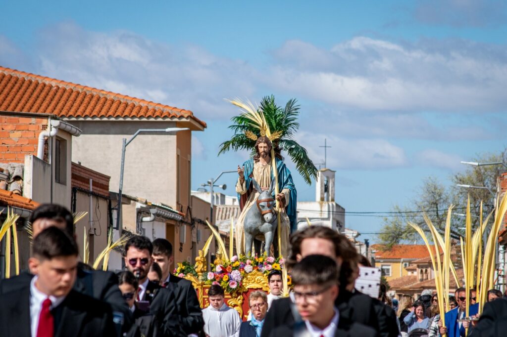 La Borriquilla recorre Argamasilla de Alba en una jornada marcada por la tradición y el fervor popular 2 domingoderamosargamasilla de alba 2