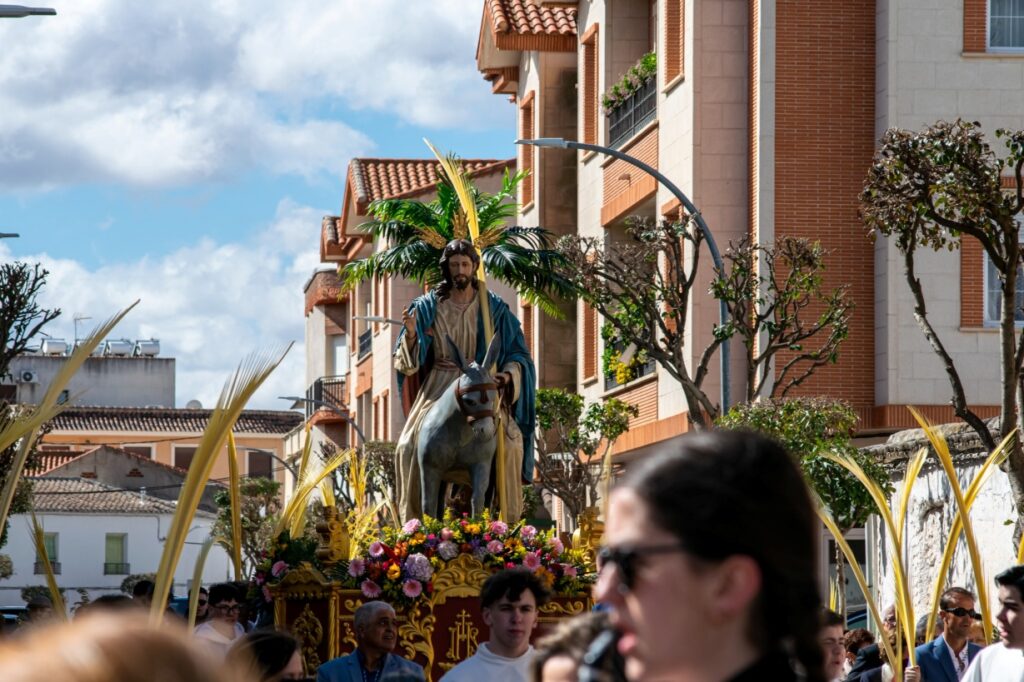 La Borriquilla recorre Argamasilla de Alba en una jornada marcada por la tradición y el fervor popular 4 domingoderamosargamasilla de alba 5