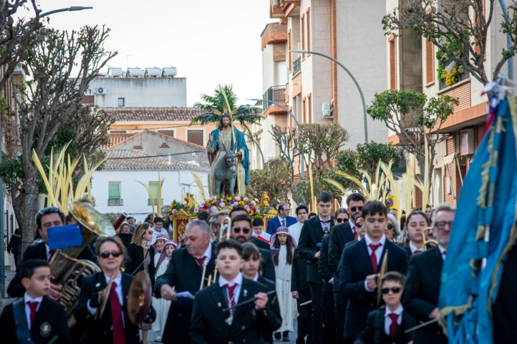 La Borriquilla recorre Argamasilla de Alba en una jornada marcada por la tradición y el fervor popular 8 domingoderamosargamasilla de alba 9