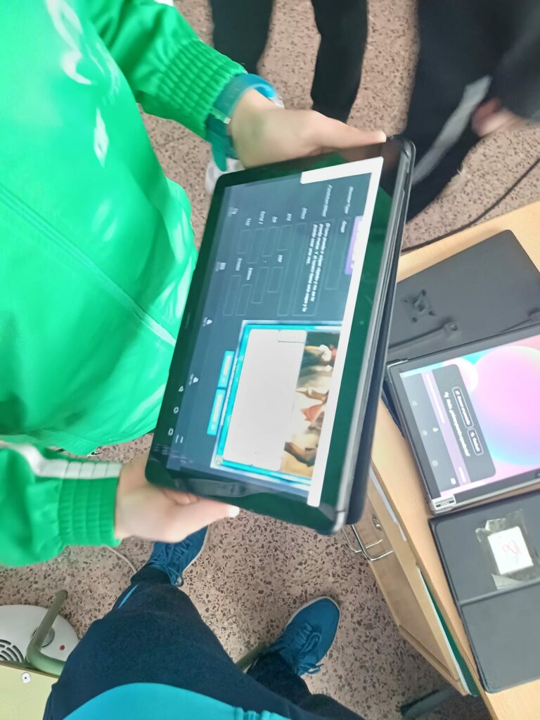 Un viaje en el tiempo que mejora la salud: el proyecto educativo que reina en los Premios NAOS 4 ef ministerio del tiempo 4