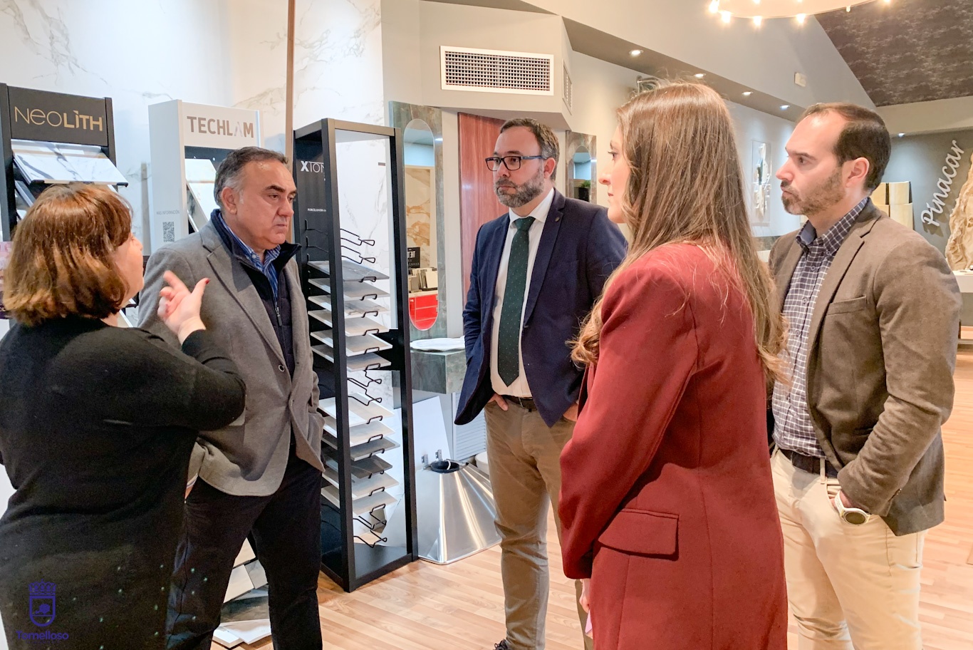 El alcalde destaca la “excelencia” del tejido industrial de Tomelloso durante una visita a la empresa Pinacar