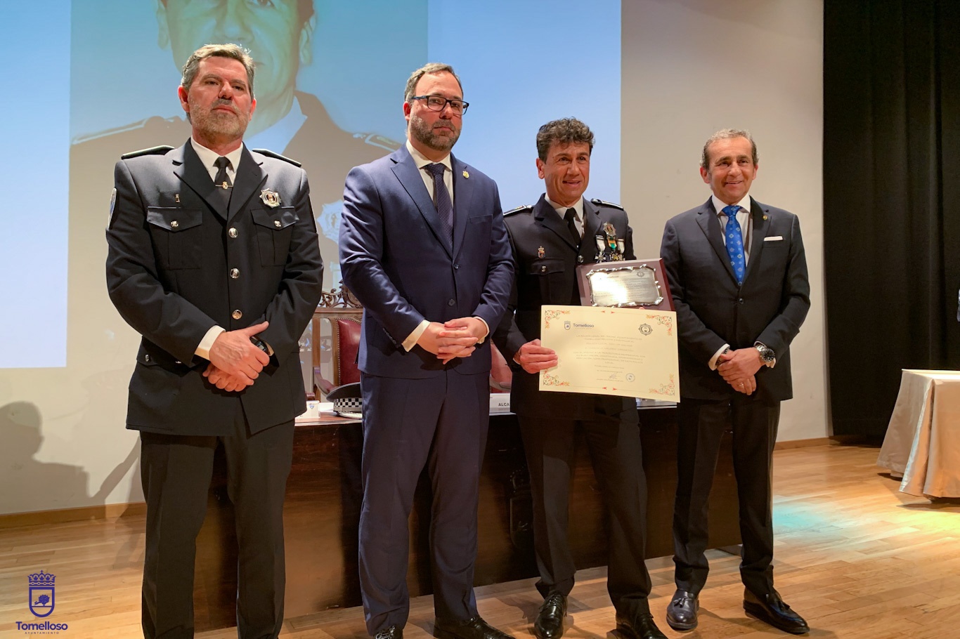 Tomelloso ensalza a su Policía Local en el día del Santo Ángel de la Guarda con un mensaje de compromiso y cercanía 12 El alcalde reafirma su compromiso con la Policía Local en el día de su patrón, el Santo Ángel de la Guarda