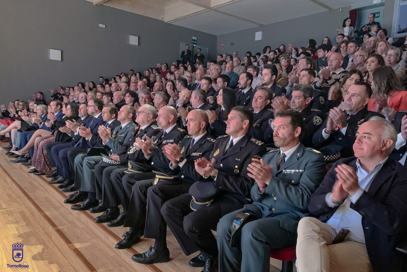 Tomelloso ensalza a su Policía Local en el día del Santo Ángel de la Guarda con un mensaje de compromiso y cercanía 3 El alcalde reafirma su compromiso con la Policía Local en el día de su patrón, el Santo Ángel de la Guarda