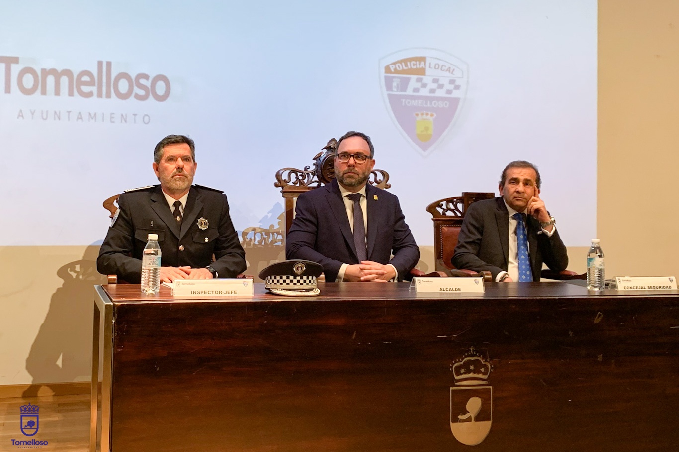 Tomelloso ensalza a su Policía Local en el día del Santo Ángel de la Guarda con un mensaje de compromiso y cercanía 4 El alcalde reafirma su compromiso con la Policía Local en el día de su patrón, el Santo Ángel de la Guarda