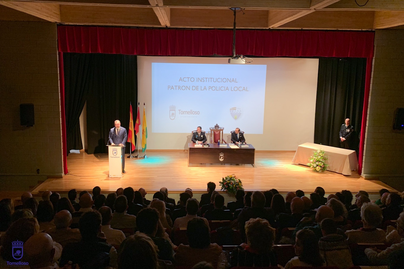 Tomelloso ensalza a su Policía Local en el día del Santo Ángel de la Guarda con un mensaje de compromiso y cercanía 17 El alcalde reafirma su compromiso con la Policía Local en el día de su patrón, el Santo Ángel de la Guarda