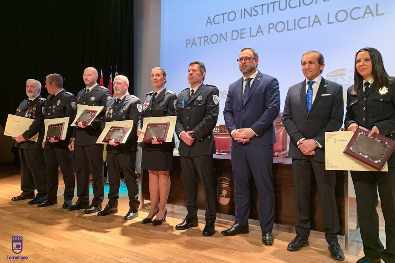 Tomelloso ensalza a su Policía Local en el día del Santo Ángel de la Guarda con un mensaje de compromiso y cercanía 9 El alcalde reafirma su compromiso con la Policía Local en el día de su patrón, el Santo Ángel de la Guarda