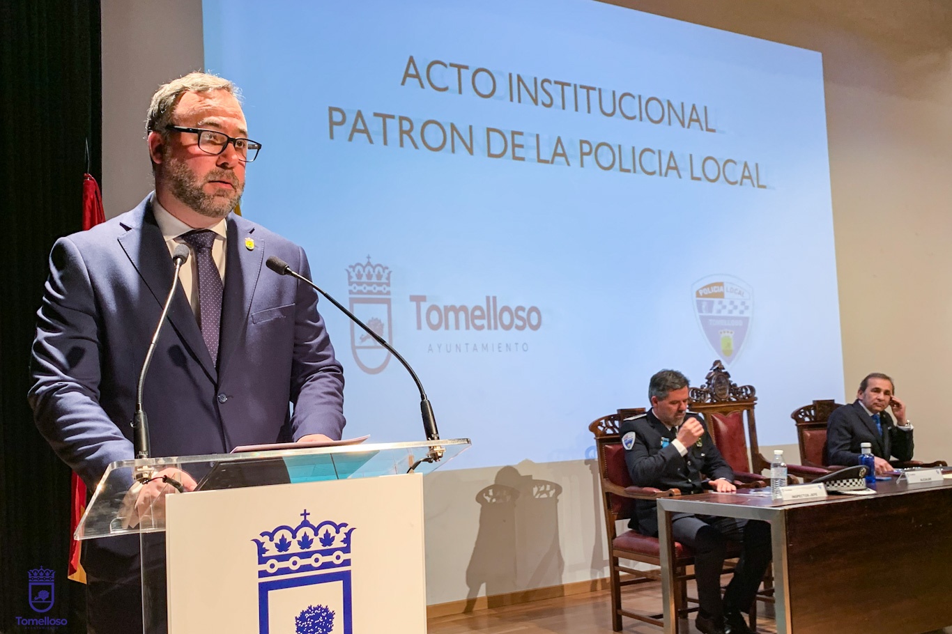 Tomelloso ensalza a su Policía Local en el día del Santo Ángel de la Guarda con un mensaje de compromiso y cercanía 1 El alcalde reafirma su compromiso con la Policía Local en el día de su patrón, el Santo Ángel de la Guarda