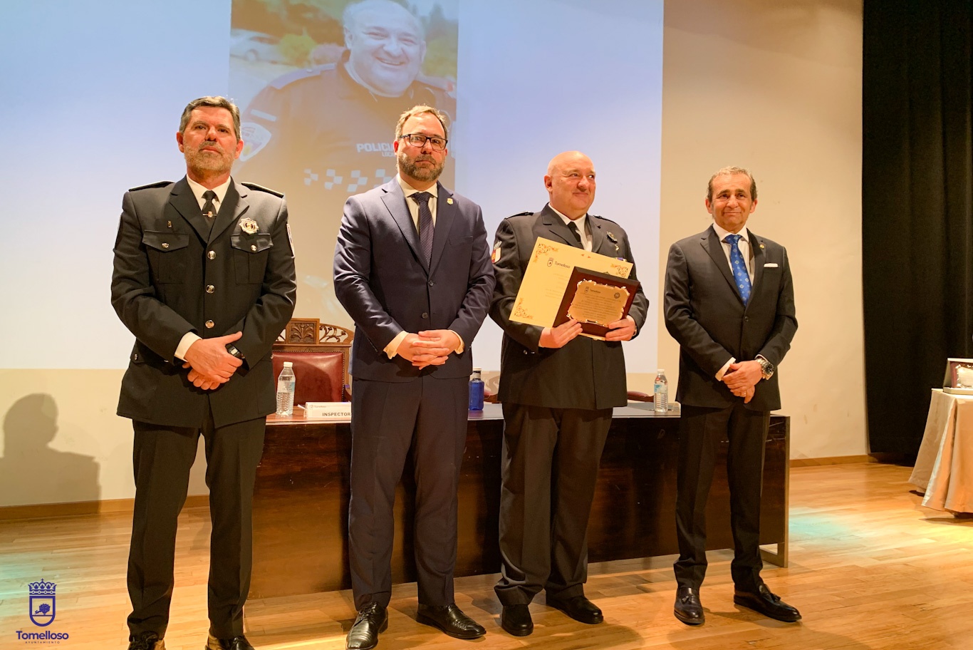 Tomelloso ensalza a su Policía Local en el día del Santo Ángel de la Guarda con un mensaje de compromiso y cercanía 11 El alcalde reafirma su compromiso con la Policía Local en el día de su patrón, el Santo Ángel de la Guarda
