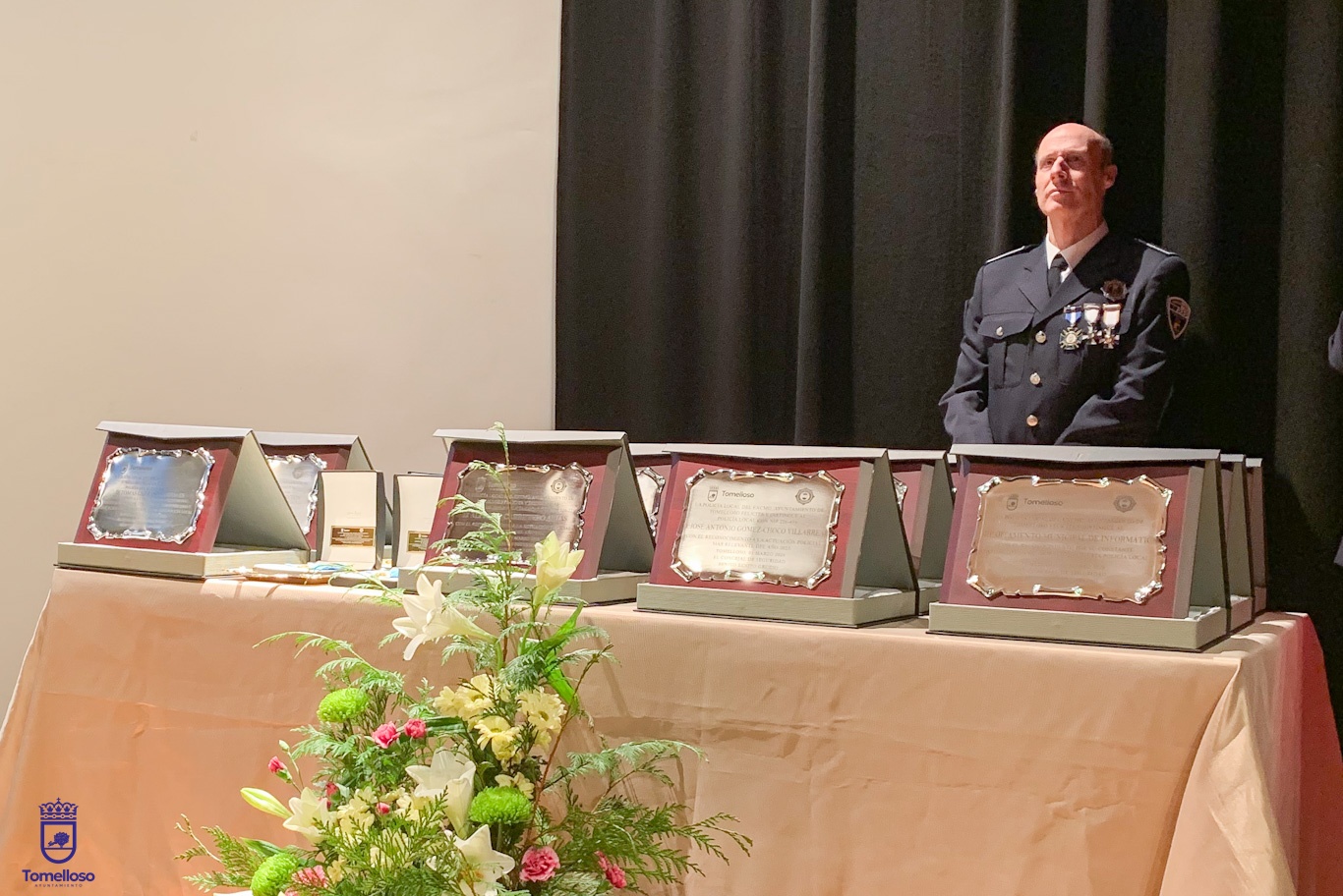 Tomelloso ensalza a su Policía Local en el día del Santo Ángel de la Guarda con un mensaje de compromiso y cercanía 16 El alcalde reafirma su compromiso con la Policía Local en el día de su patrón, el Santo Ángel de la Guarda