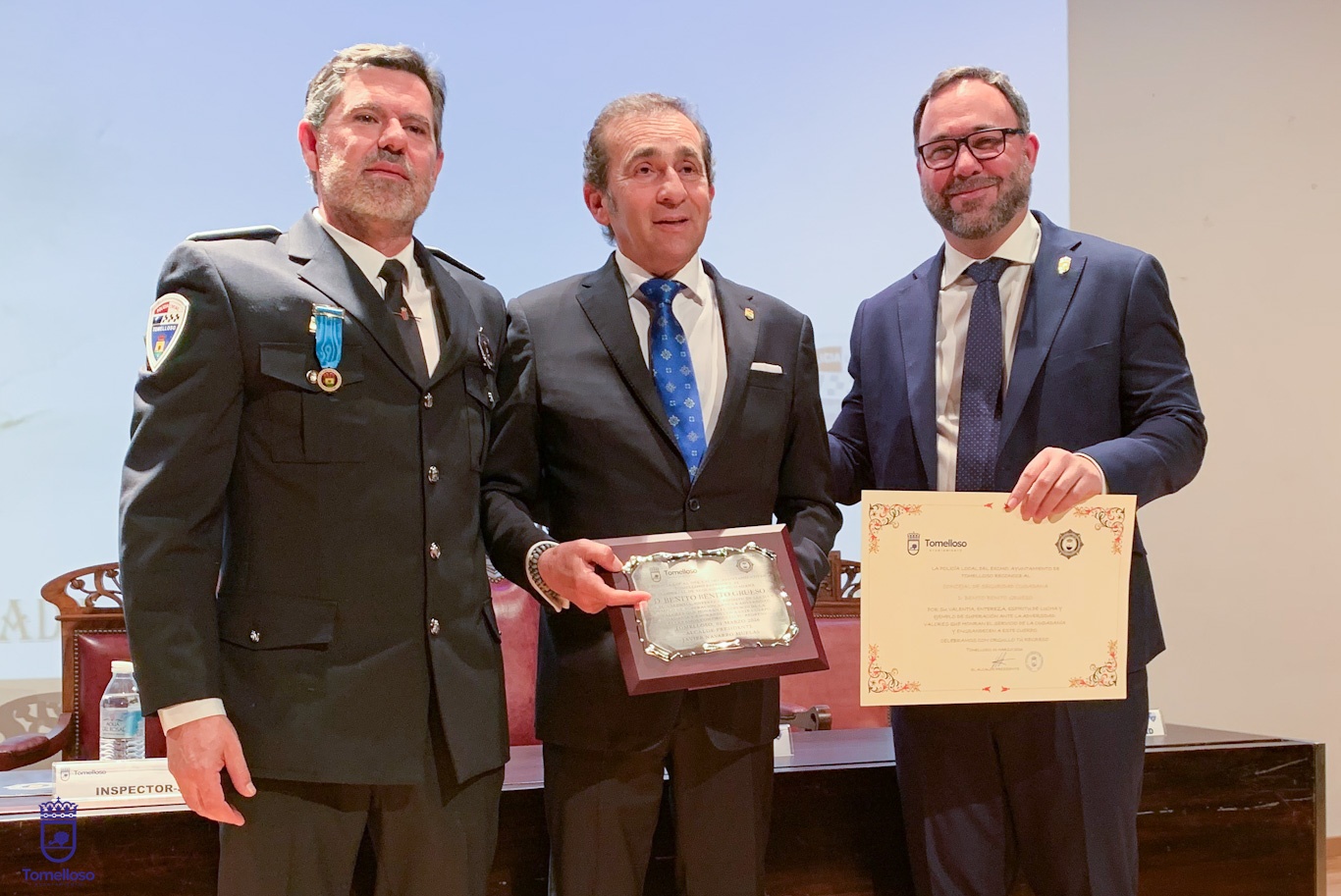 Tomelloso ensalza a su Policía Local en el día del Santo Ángel de la Guarda con un mensaje de compromiso y cercanía 5 El alcalde reafirma su compromiso con la Policía Local en el día de su patrón, el Santo Ángel de la Guarda