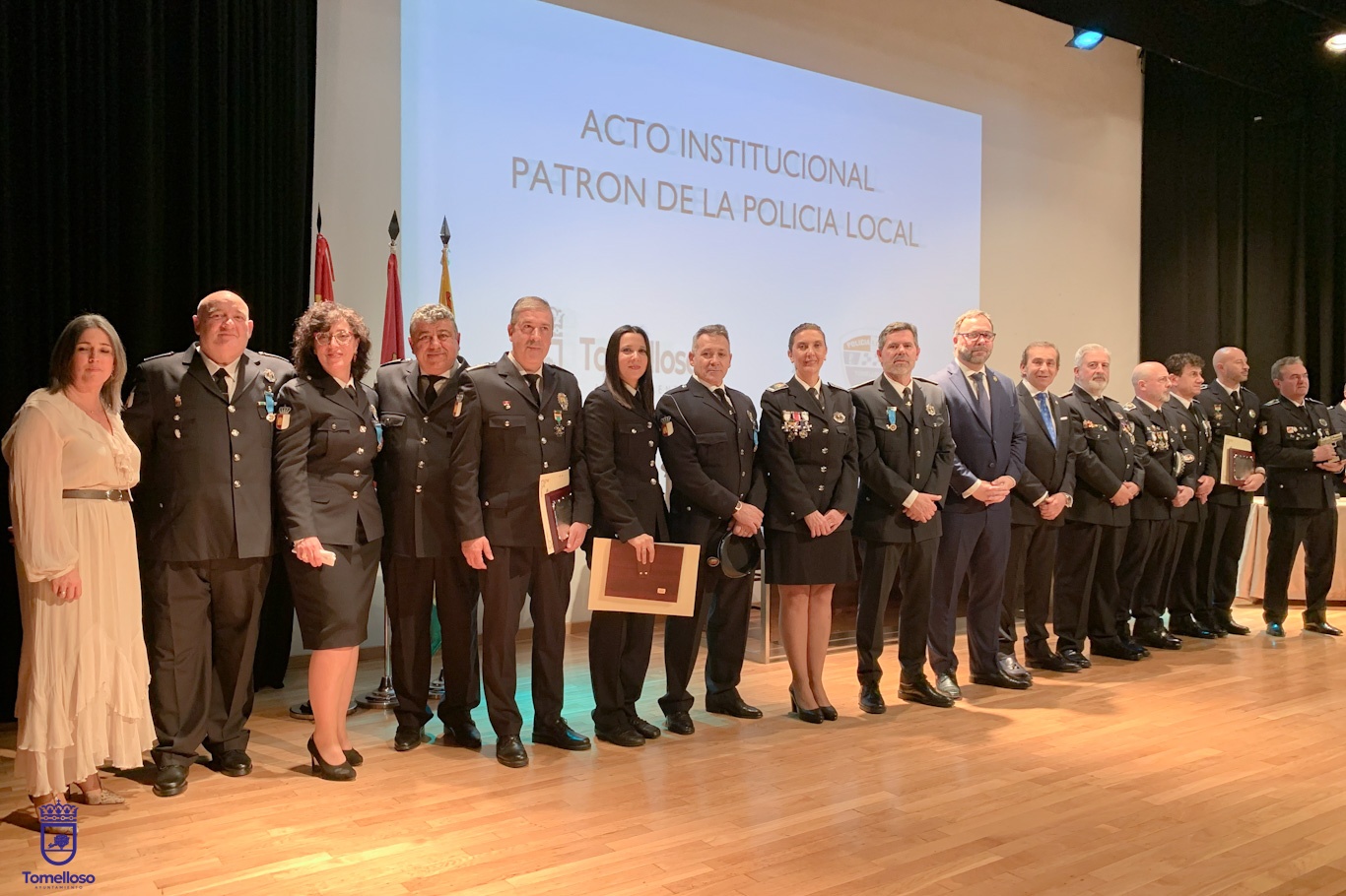 Tomelloso ensalza a su Policía Local en el día del Santo Ángel de la Guarda con un mensaje de compromiso y cercanía 2 El alcalde reafirma su compromiso con la Policía Local en el día de su patrón, el Santo Ángel de la Guarda