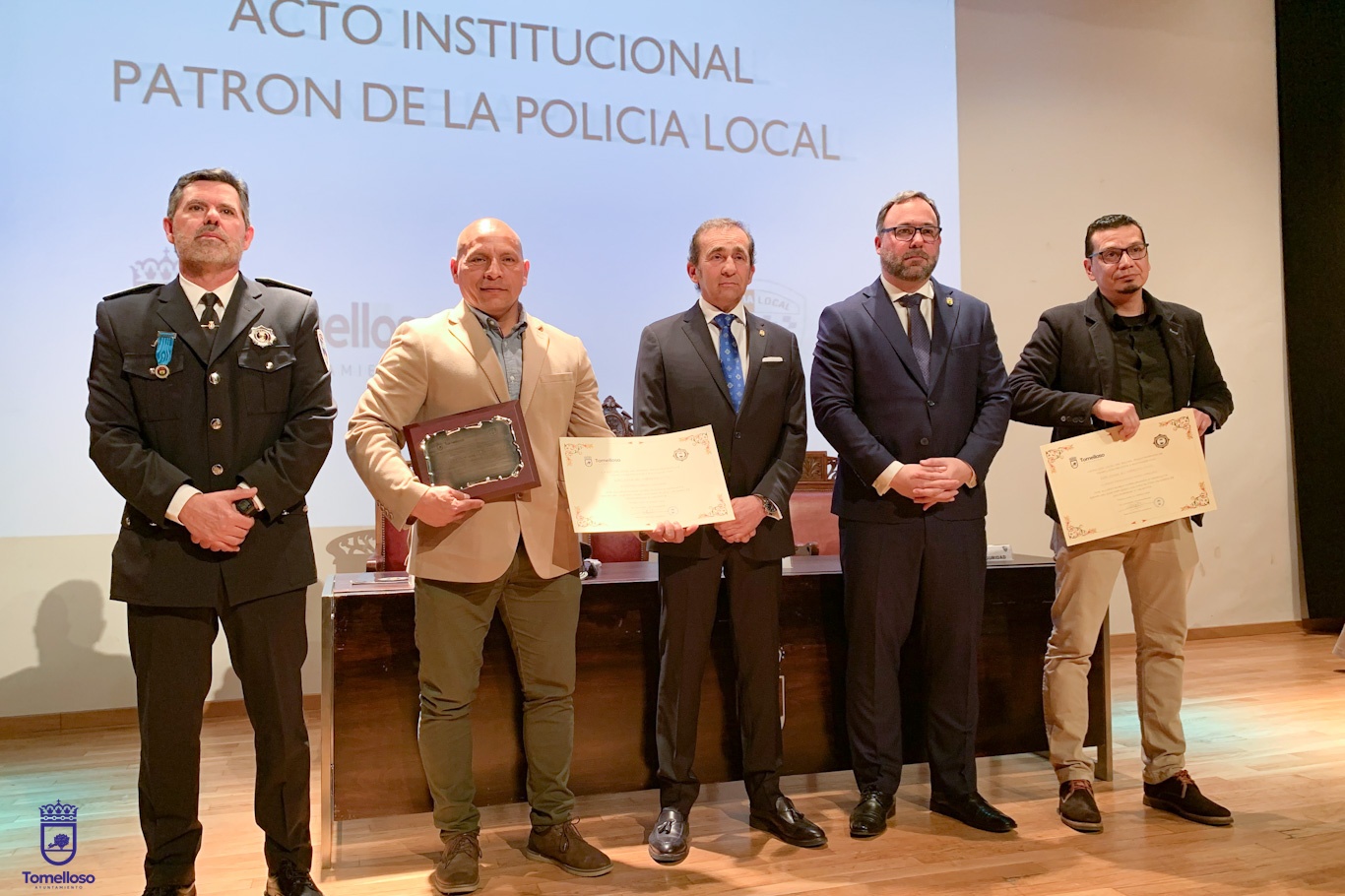 Tomelloso ensalza a su Policía Local en el día del Santo Ángel de la Guarda con un mensaje de compromiso y cercanía 13 El alcalde reafirma su compromiso con la Policía Local en el día de su patrón, el Santo Ángel de la Guarda