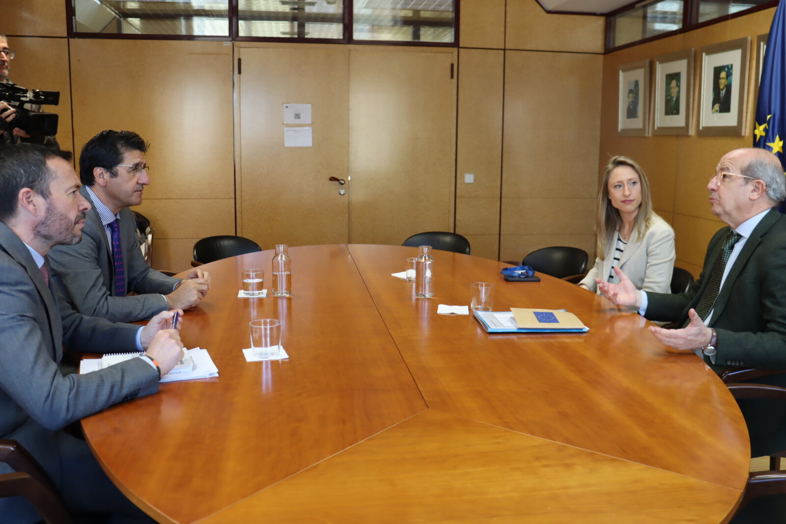 El Gobierno de Castilla-La Mancha traslada a la Comisión Europea sus avances con la Ley de Accesibilidad Universal y pide garantizar fondos comunitarios para esta materia 1 El Gobierno de Castilla-La Mancha traslada a la Comisión Europea sus avances con la Ley de Accesibilidad Universal y pide garantizar fondos comunitarios para esta materia