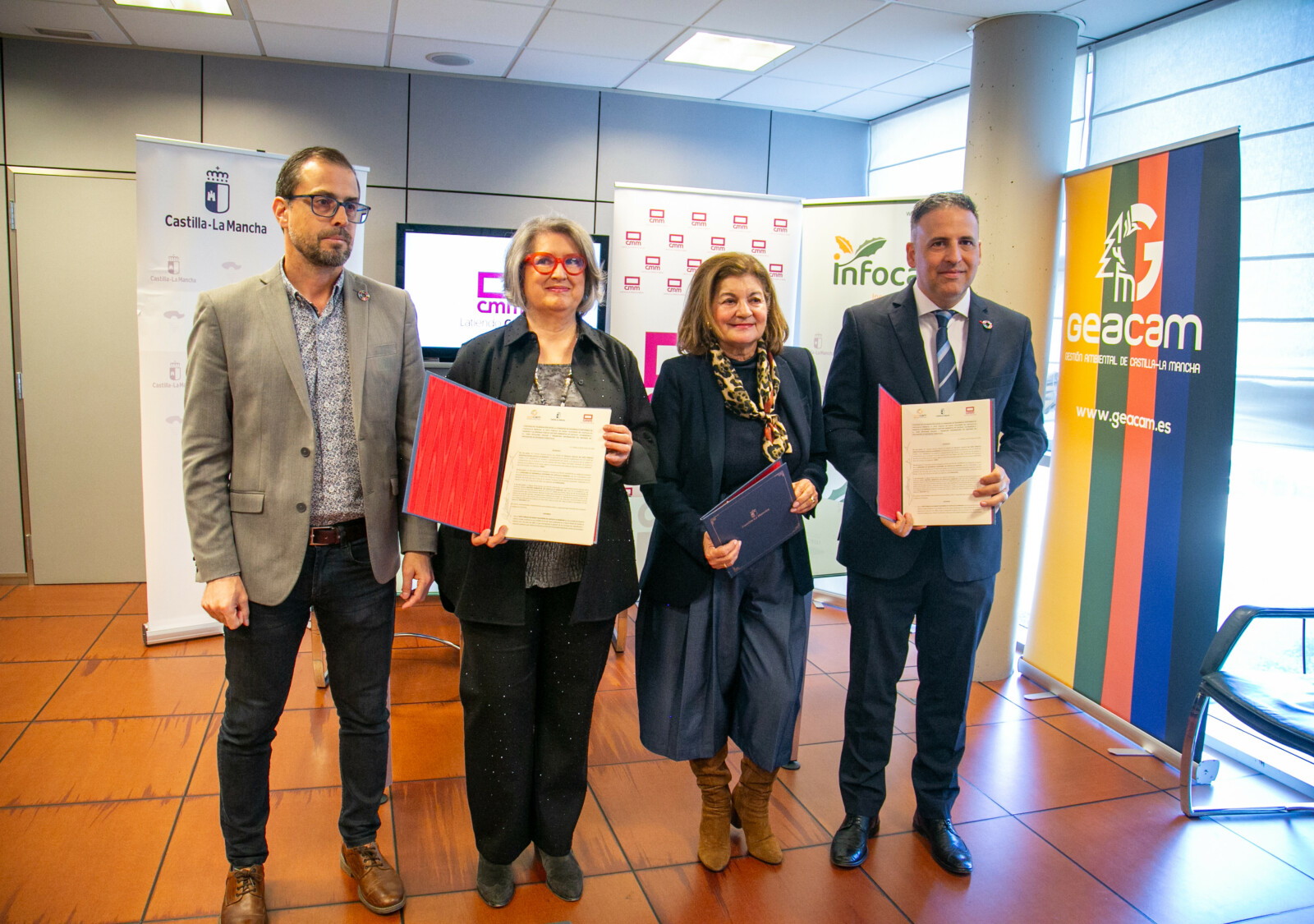 El Gobierno regional y Castilla-La Mancha Media ponen en marcha el primer espacio divulgativo sobre prevención de incendios forestales 1 El Gobierno regional y Castilla-La Mancha Media ponen en marcha el primer espacio divulgativo sobre prevención de incendios forestales