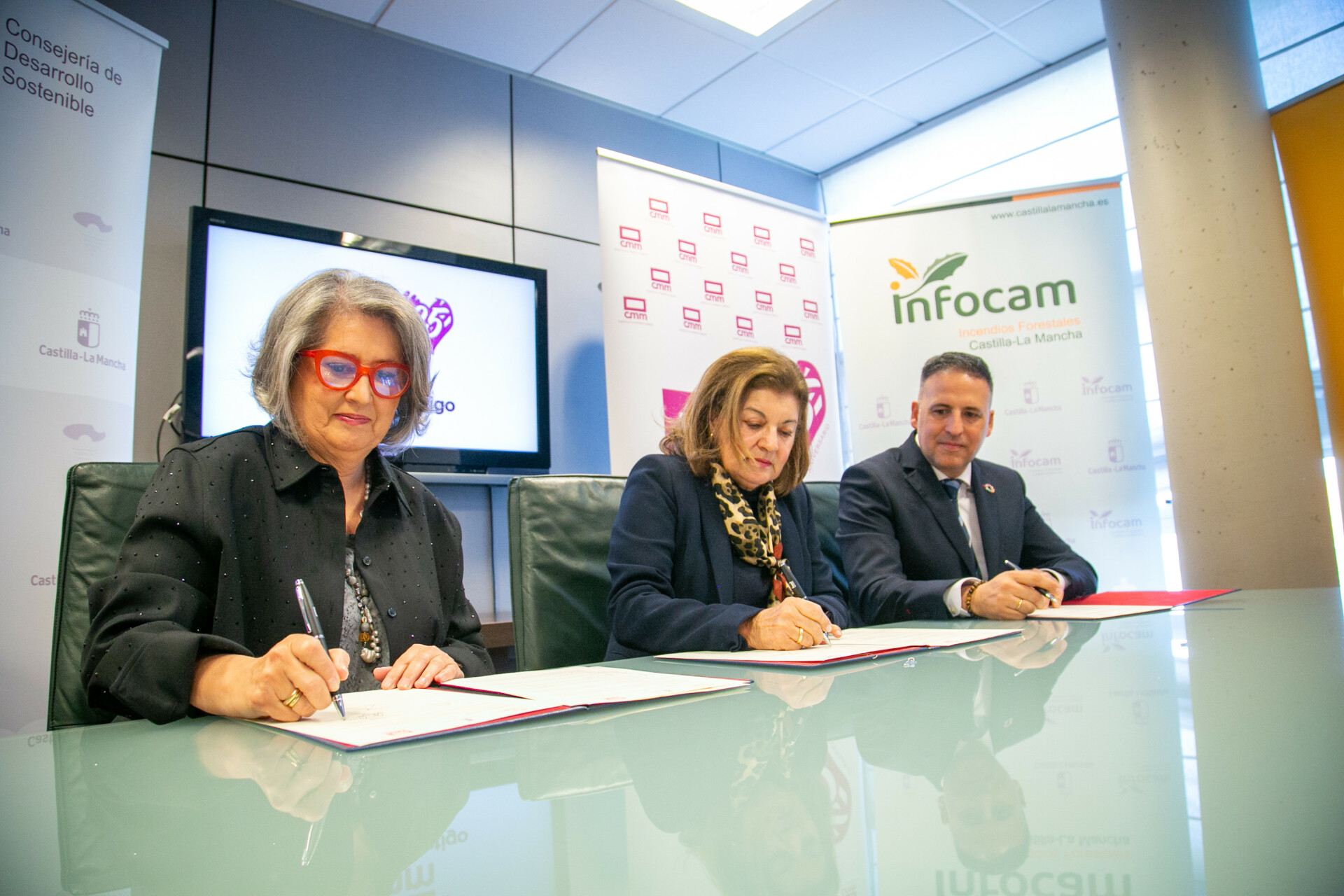 El Gobierno regional y Castilla-La Mancha Media ponen en marcha el primer espacio divulgativo sobre prevención de incendios forestales
