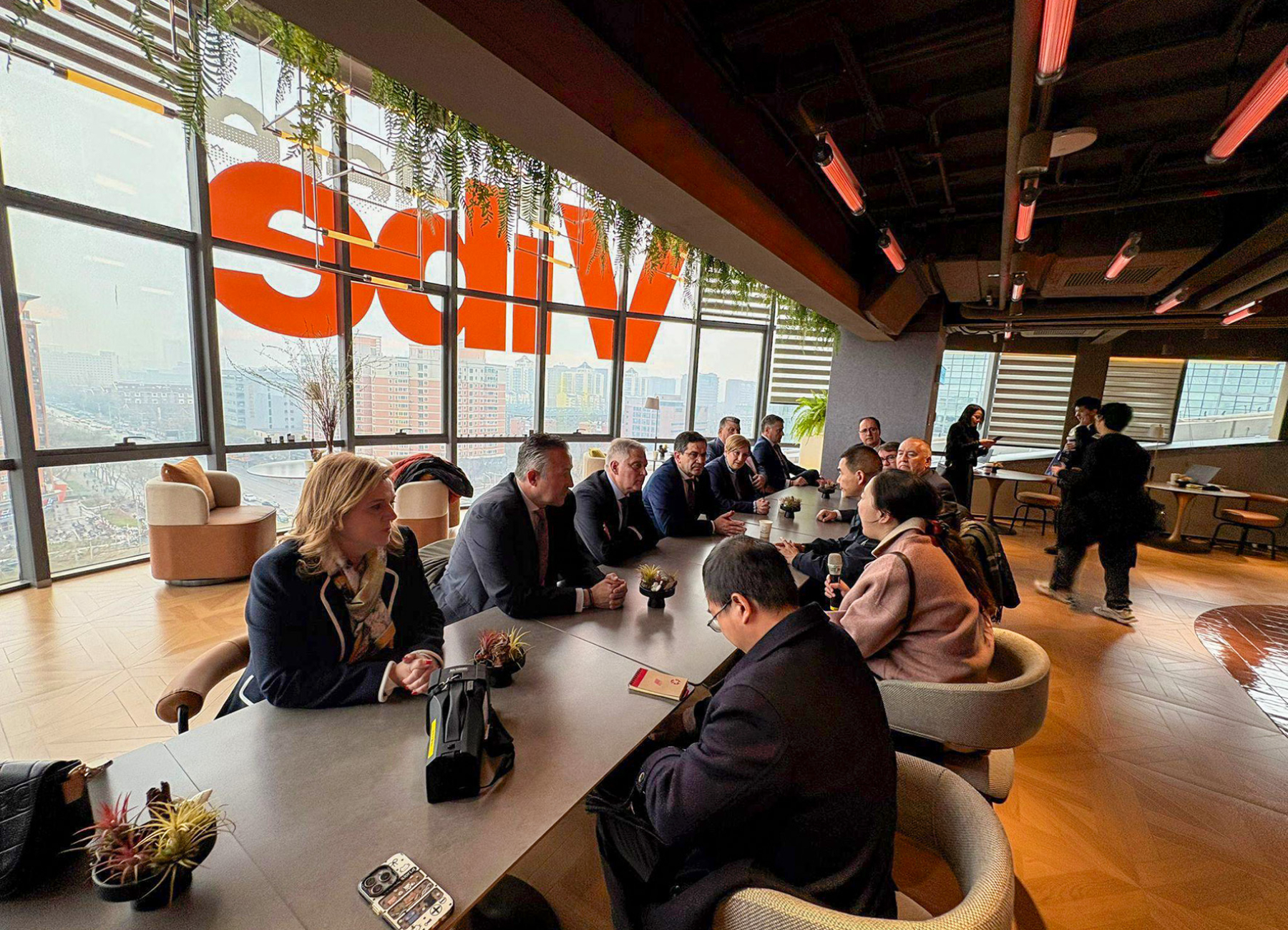 Valverde acompaña a un grupo de alcaldes del Partido Popular de Ciudad Real y otros cargos regionales a una misión institucional y comercial a China 3 El presidente de la Diputación acompaña a un grupo de alcaldes del Partido Popular de Ciudad Real y otros cargos regionales a una misión institucional y comercial a China