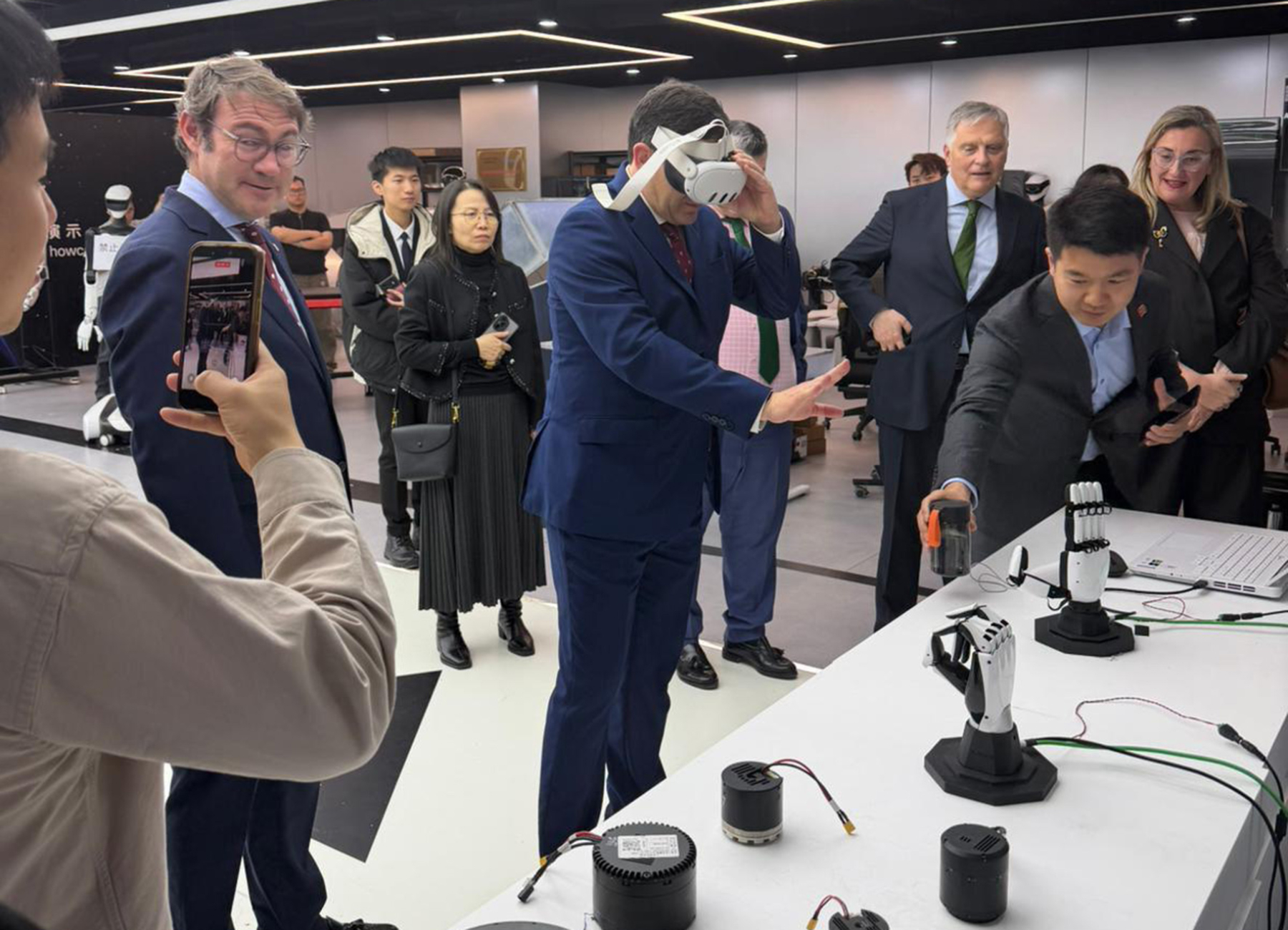 Valverde acompaña a un grupo de alcaldes del Partido Popular de Ciudad Real y otros cargos regionales a una misión institucional y comercial a China 6 El presidente de la Diputación acompaña a un grupo de alcaldes del Partido Popular de Ciudad Real y otros cargos regionales a una misión institucional y comercial a China