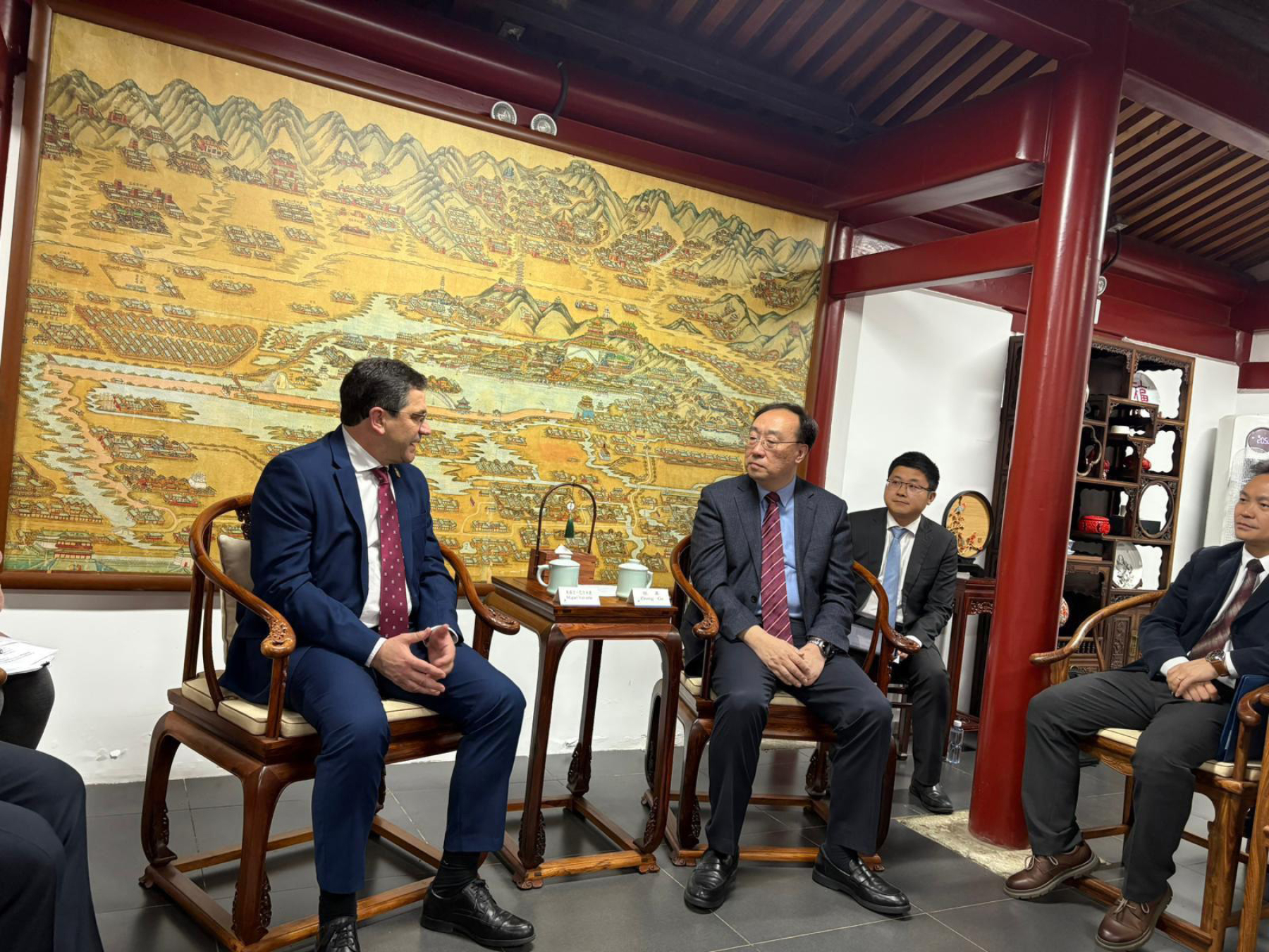 Valverde acompaña a un grupo de alcaldes del Partido Popular de Ciudad Real y otros cargos regionales a una misión institucional y comercial a China 4 El presidente de la Diputación acompaña a un grupo de alcaldes del Partido Popular de Ciudad Real y otros cargos regionales a una misión institucional y comercial a China