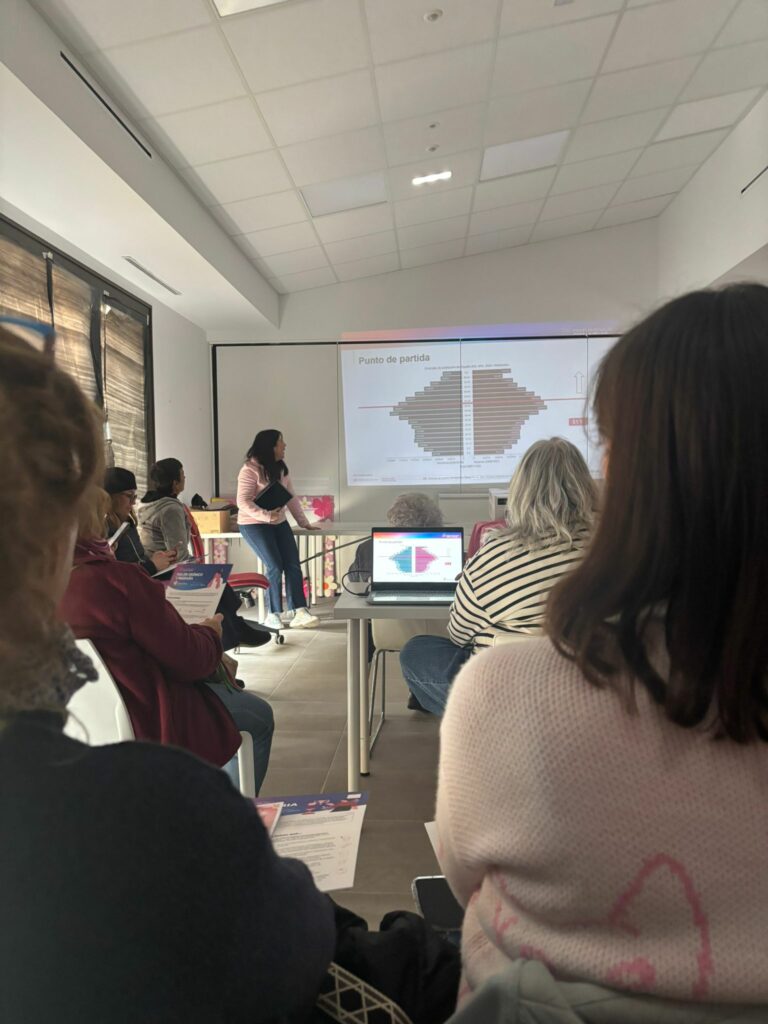 Veintisiete farmacias de Castilla-La Mancha imparten sesiones de educación sanitaria sobre problemas de salud de la mujer y evalúan cuál es su impacto 6 escuelas salud mujer 4