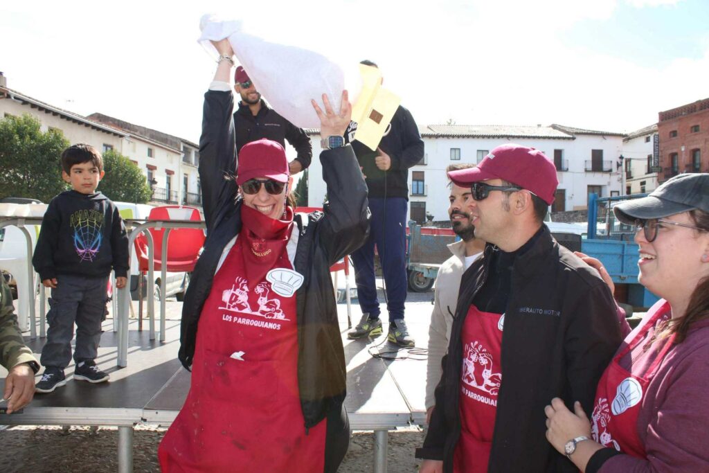 La Fiesta de las Legumbres en Cogolludo volvió a llenar la Plaza Mayor de sabor local 3 fiestaslegumbrescogolludo 4