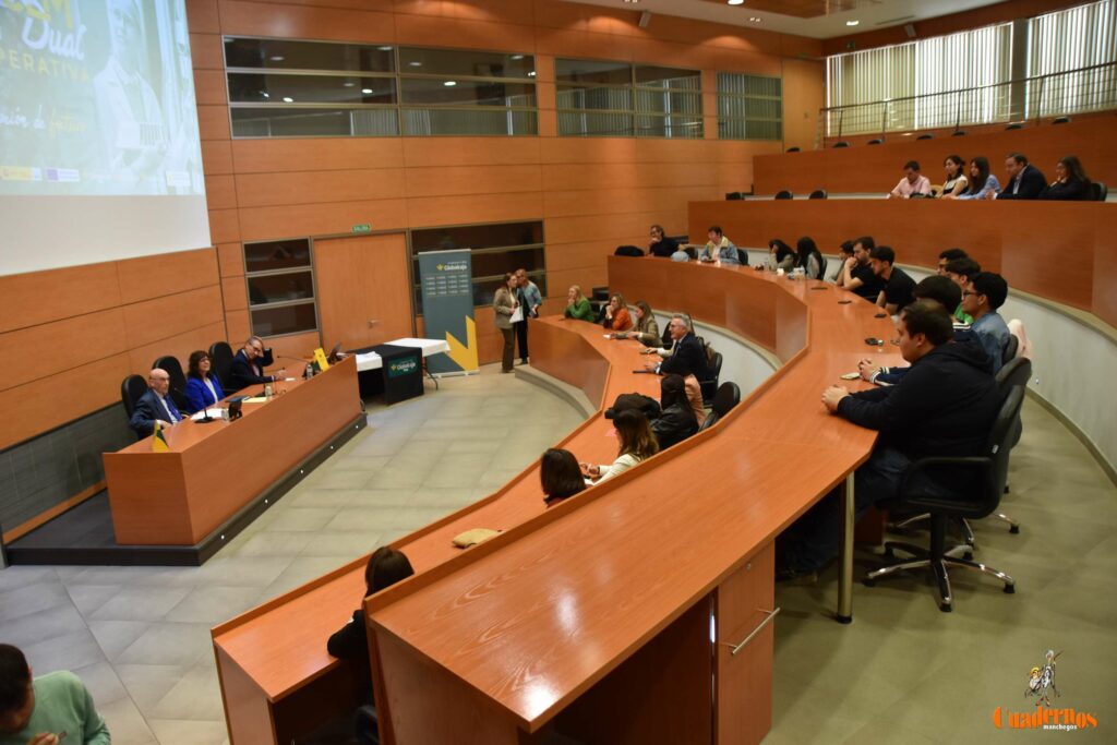 Tomelloso despide la V FP Dual Cooperativa con un mensaje claro: el futuro del campo pasa por jóvenes cualificados 1 fp dual globalcaja tomelloso 10