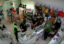 La Guardia Civil de Albacete detiene a dos mujeres que intentaban sustraer una pieza de oro de una joyería de Fuente Álamo La Guardia Civil de Albacete detiene a dos mujeres que intentaban sustraer una pieza de oro de una joyería de Fuente Álamo