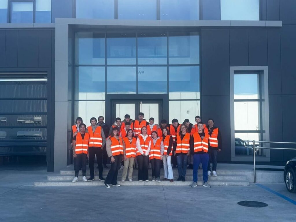 El IES Airén acerca a su alumnado al valor de la empresa familiar con una visita a TECNOVE 6 iesairen visita tecnove