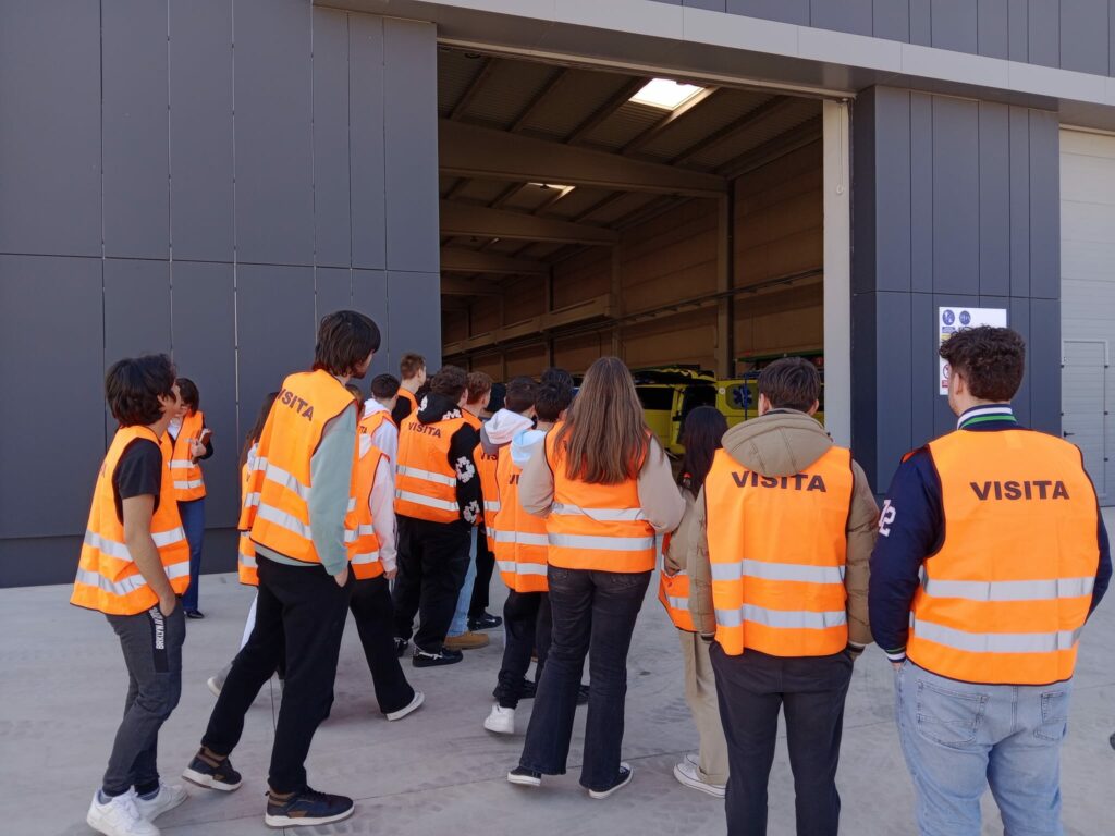 El IES Airén acerca a su alumnado al valor de la empresa familiar con una visita a TECNOVE 5 iesairen visita tecnove 2