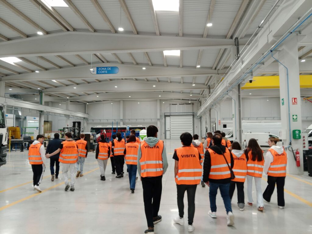 El IES Airén acerca a su alumnado al valor de la empresa familiar con una visita a TECNOVE 1 iesairen visita tecnove 6