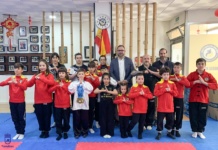 Navarro visita la Escuela Wu-Lang Tomelloso y felicita al maestro Claudiu Mihaila y sus alumnos por los múltiples éxitos en competiciones nacionales e internacionales Javier Navarro visita la Escuela Wu-Lang Tomelloso y felicita al maestro Claudiu Mihaila y sus alumnos por los múltiples éxitos en competiciones nacionales e internacionales
