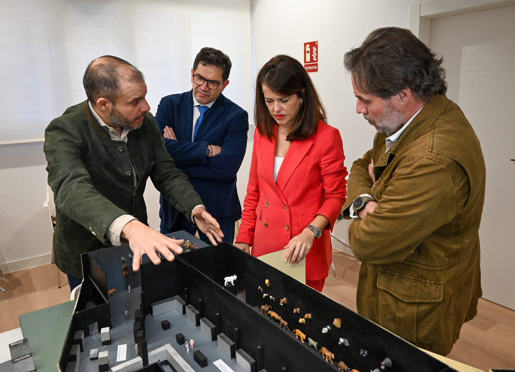 Los hermanos Garoz trasladan al Equipo de Gobierno de la Diputación de Ciudad Real los avances en la planificación del futuro Museo de la Caza y la Naturaleza MUCANA 7 Los hermanos Garoz trasladan al Equipo de Gobierno de la Diputación los avances en la planificación del futuro Museo de la Caza y la Naturaleza MUCANA