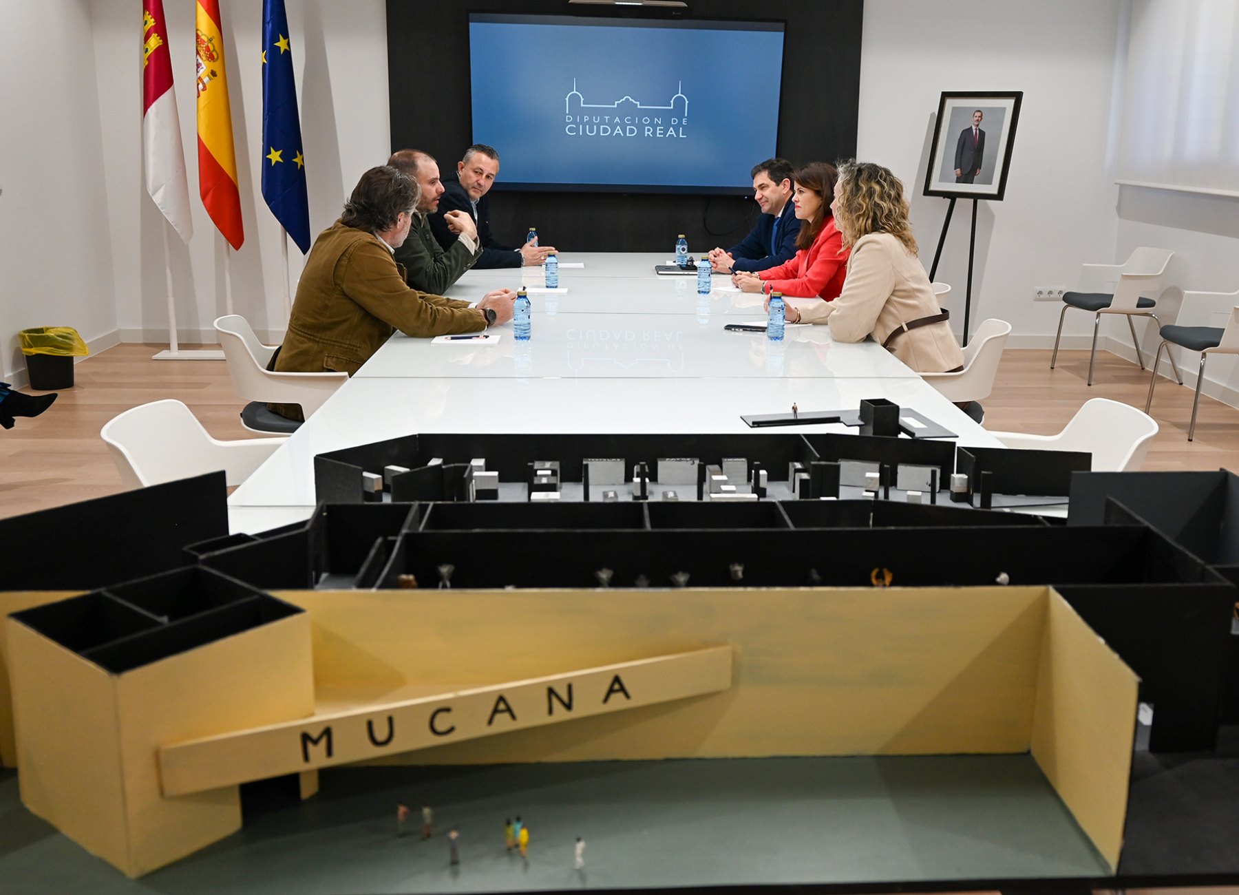 Los hermanos Garoz trasladan al Equipo de Gobierno de la Diputación de Ciudad Real los avances en la planificación del futuro Museo de la Caza y la Naturaleza MUCANA 3 Los hermanos Garoz trasladan al Equipo de Gobierno de la Diputación los avances en la planificación del futuro Museo de la Caza y la Naturaleza MUCANA