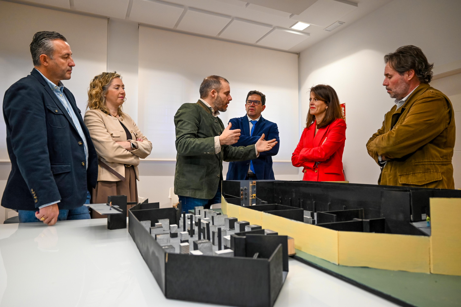Los hermanos Garoz trasladan al Equipo de Gobierno de la Diputación de Ciudad Real los avances en la planificación del futuro Museo de la Caza y la Naturaleza MUCANA 4 Los hermanos Garoz trasladan al Equipo de Gobierno de la Diputación los avances en la planificación del futuro Museo de la Caza y la Naturaleza MUCANA