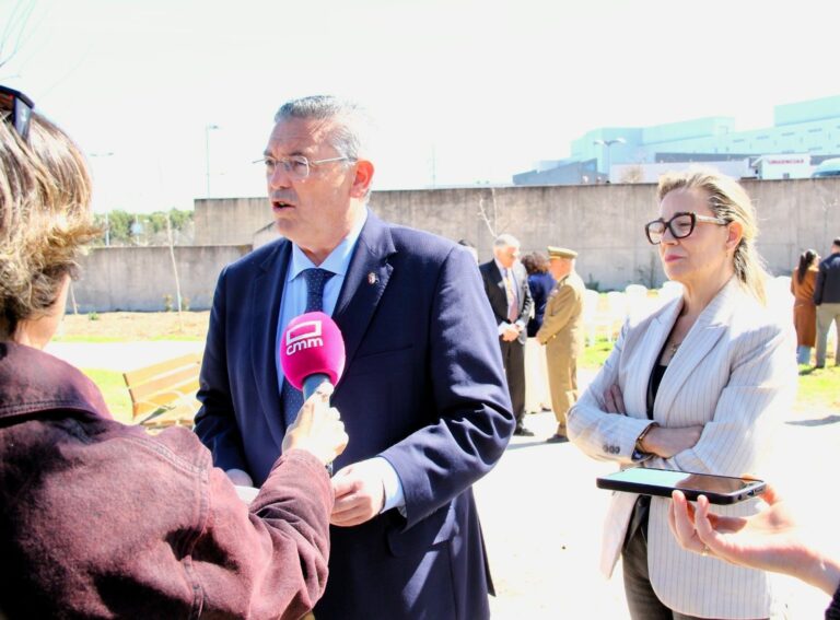 Lucas-Torres reclama “hechos” para honrar a los sanitarios como la recuperación inmediata de la carrera profesional en C-LM