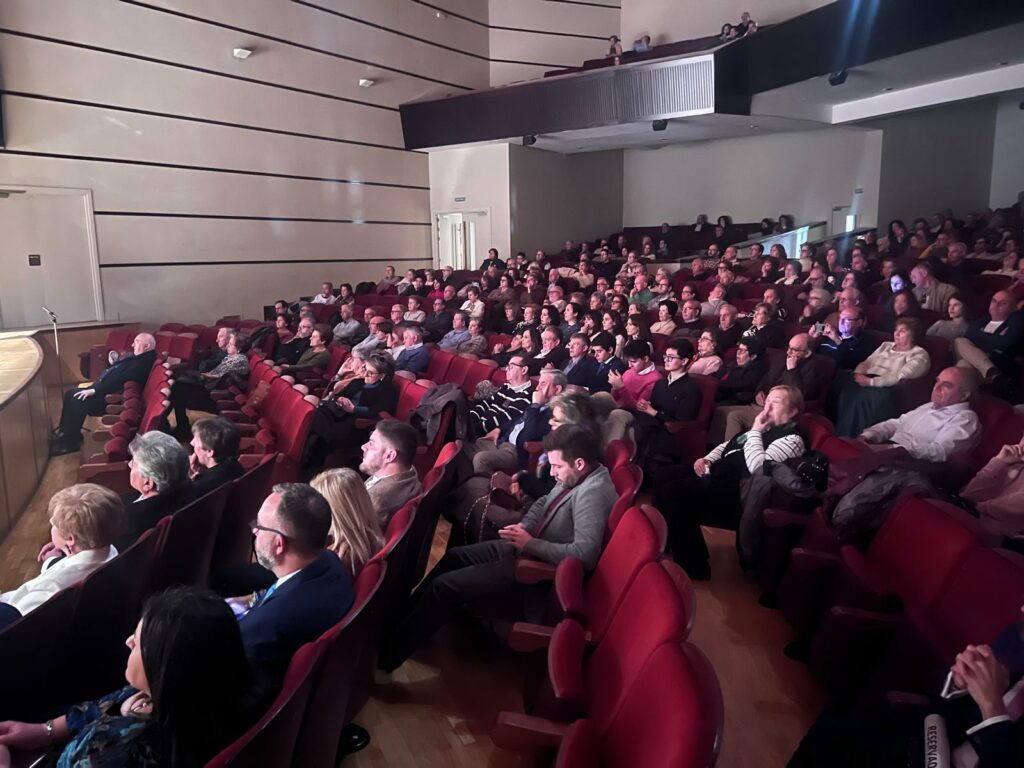 Luis Perales emociona a Tomelloso con un pregón de Semana Santa cargado de fe, tradición y esperanza 7 luis perales pregon semana santa tomelloso 4