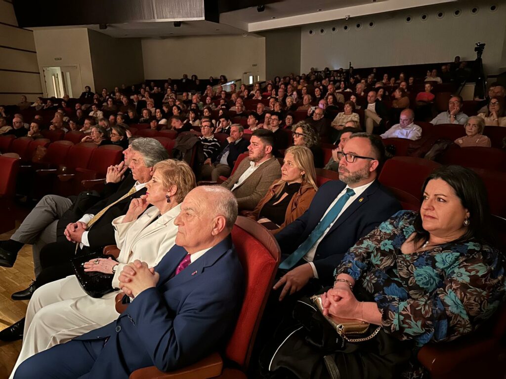 Luis Perales emociona a Tomelloso con un pregón de Semana Santa cargado de fe, tradición y esperanza 8 luis perales pregon semana santa tomelloso 5