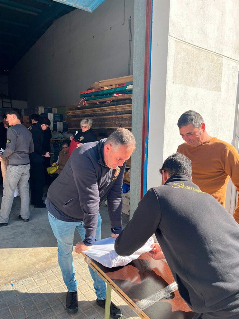 Tomelloso arropa a La Borriquilla en una jornada de Domingo de Pasión marcada por la fe y la solidaridad 3 muda la borriquilla