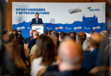 Núñez apuesta por un cambio de gobiernos en Castilla-La Mancha y España para alinearlos con el Ayuntamiento de Toledo y “potenciar toda su capacidad de crecimiento” Núñez apuesta por un cambio de gobiernos en Castilla-La Mancha y España para alinearlos con el Ayuntamiento de Toledo y “potenciar toda su capacidad de crecimiento” visitado en el día de hoy la sede del Parlamento Europeo en Bruselas, acompañados por tres de sus profesores, en el marco de las actividades europeas que el centro viene desarrollando de manera continuada en los últimos años. Durante la jornada, el alumnado ha tenido la oportunidad de conocer de primera mano el funcionamiento de la principal institución legislativa de la Unión Europea, asistir a una sesión explicativa sobre el proceso de toma de decisiones comunitarias y reflexionar sobre el papel de la juventud en la construcción del proyecto europeo. Esta visita supone el cuarto viaje que el IES Eladio Cabañero realiza a Bruselas en los últimos años, consolidando así una trayectoria claramente europeísta y un firme compromiso con la educación en valores democráticos, ciudadanía activa y participación. El centro mantiene una línea de trabajo constante vinculada a los asuntos europeos, fomentando en su alumnado el conocimiento de las instituciones comunitarias y el sentimiento de pertenencia a una Europa unida, diversa y solidaria. Cabe destacar que este viaje cuenta, en un alto porcentaje, con financiación del propio Parlamento Europeo, lo que permite acercar esta experiencia formativa a un mayor número de estudiantes y facilitar el acceso directo a las instituciones europeas. La experiencia en Bruselas se completará en los próximos días con la visita cultural a las ciudades de Brujas y Gante, donde el alumnado podrá conocer de cerca el patrimonio histórico y artístico de Bélgica, enriqueciendo así su formación académica y personal. Con iniciativas como esta, el IES Eladio Cabañero reafirma su vocación internacional y su apuesta decidida por una educación abierta al mundo, comprometida con los valores europeos y orientada a ofrecer a su alumnado experiencias educativas de alto impacto formativo.