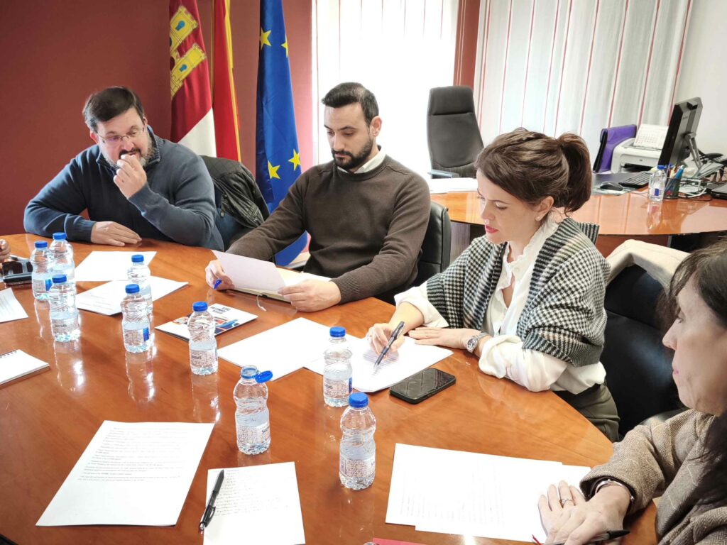 La Diputación y el Ayuntamiento de Pedro Muñoz impulsan la presentación del Mayo Manchego y un congreso de traductores en torno a la Colección Zunzunegui 1 pelayopedromunoz 2