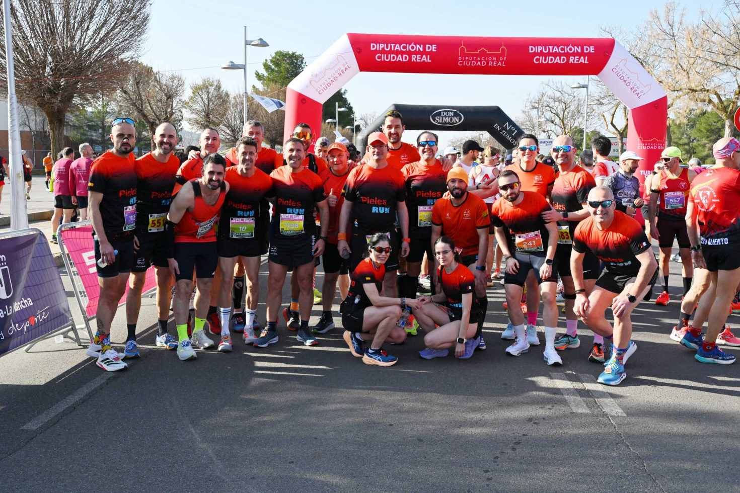 Destacada participación de Los Pieles Run en la Muy Heroica Media Maratón y 10K de Valdepeñas