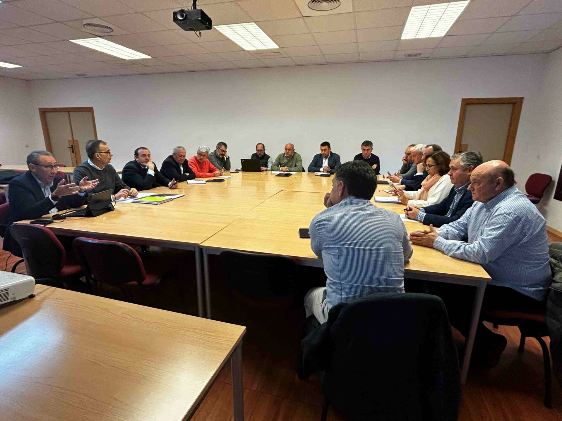 La Interprofesional Vitivinícola de Castilla-La Mancha reune a su junta directiva y arranca su plan de actuación para 2026