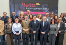 Valverde asegura que contra la despoblación se lucha en red, con todos los actores, y con programas como Reto Relevo Generacional, que suma ya 16 continuidades empresariales Valverde asegura que contra la despoblación se lucha en red, con todos los actores, y con programas como Reto Relevo Generacional, que suma ya 16 continuidades empresariales