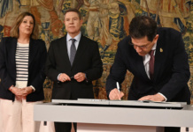 Valverde firma en el Palacio de Fuensalida una aportación de 6,5 millones de euros al Programa de Apoyo Activo al Empleo de Diputación-Junta Valverde firma en el Palacio de Fuensalida una aportación de 6,5 millones de euros al Programa de Apoyo Activo al Empleo de Diputación-Junta