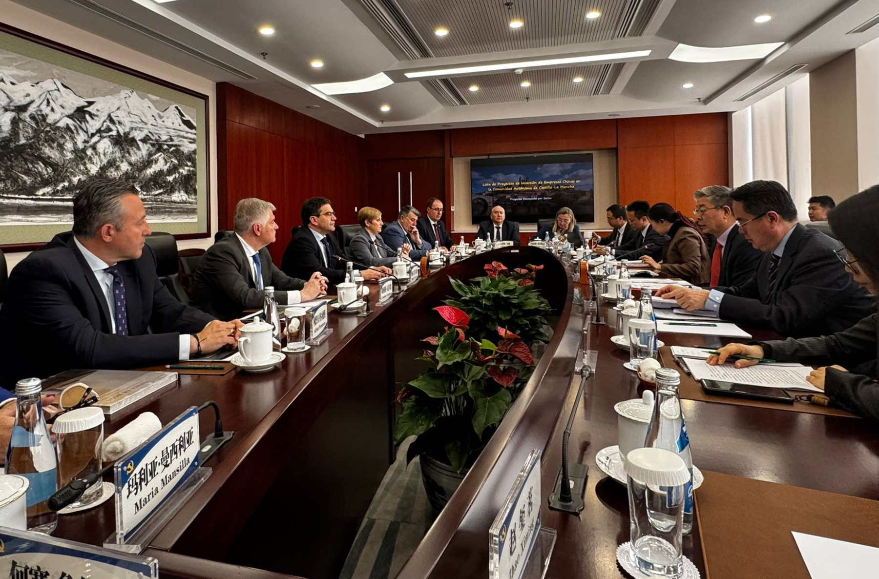 Valverde pone en valor la provincia de Ciudad Real en una reunión con el viceministro de Relaciones Internacionales de China celebrada en Pekín 3 Valverde pone en valor la provincia de Ciudad Real en una reunión con el viceministro de Relaciones Internacionales de China celebrada en Pekín