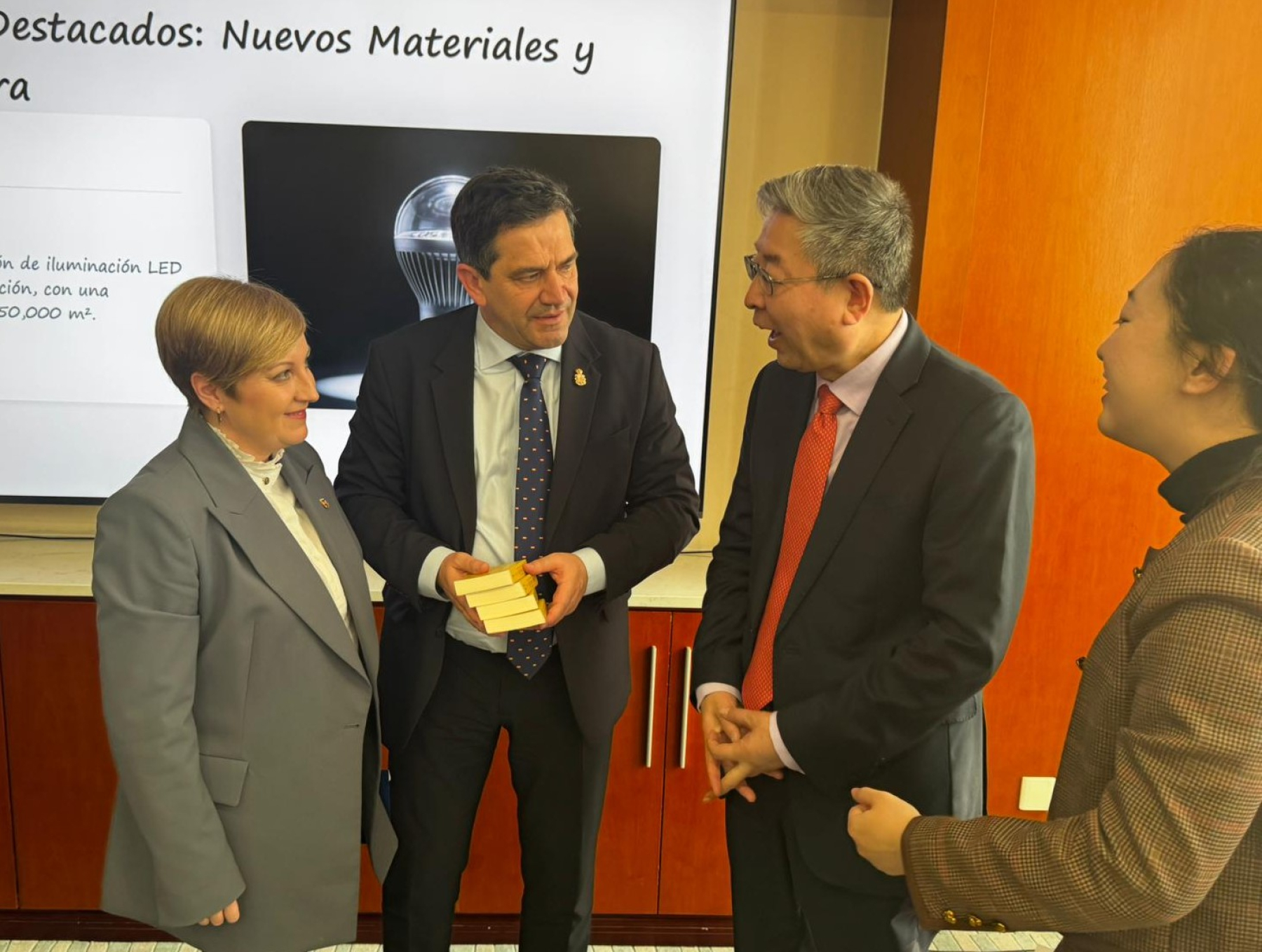 Valverde pone en valor la provincia de Ciudad Real en una reunión con el viceministro de Relaciones Internacionales de China celebrada en Pekín 5 Valverde pone en valor la provincia de Ciudad Real en una reunión con el viceministro de Relaciones Internacionales de China celebrada en Pekín