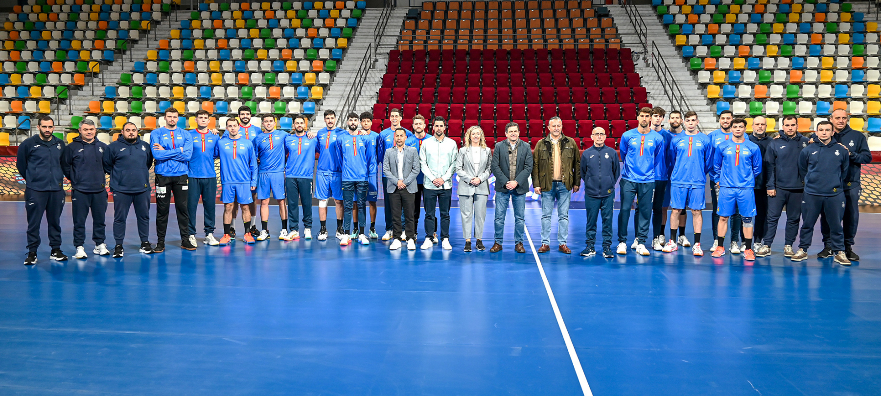 Valverde resalta en la recepción de la selección española de Balonmano que el deporte de élite produce un gran impacto económico y promocional en la capital y en toda la provincia