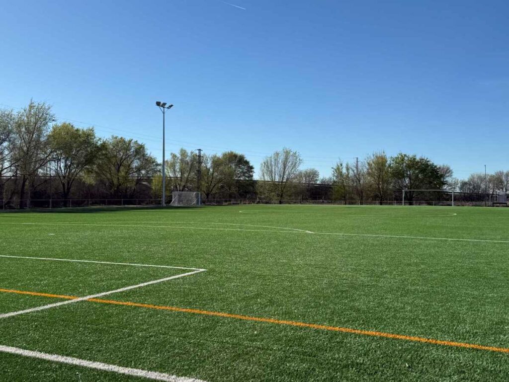 Villacañas inaugura nuevas pistas de pádel y el renovado campo de fútbol, reforzando su apuesta por el deporte de calidad 1 villacanasinaugurapistaspadel 2