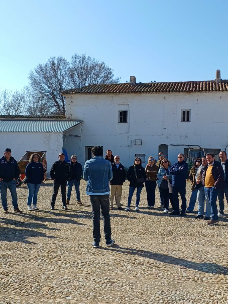 Tomelloso acelera su corazón vespero con una visita inolvidable a la Cueva Orígenes 10 visita vespas cueva origenes tomelloso 10