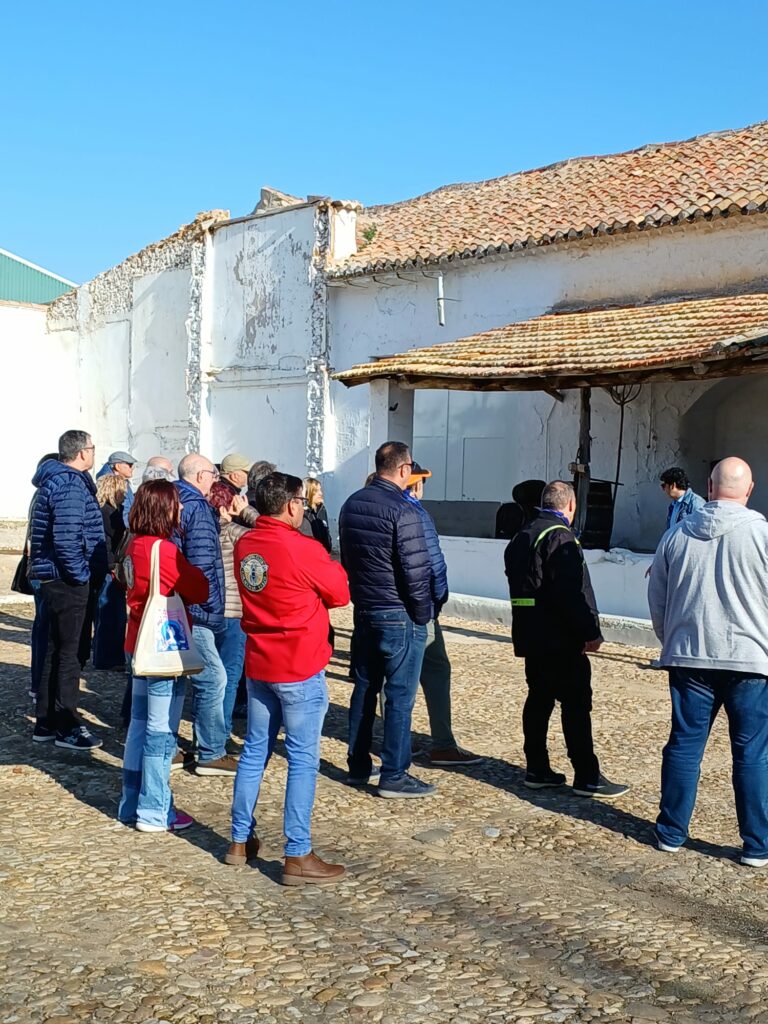 Tomelloso acelera su corazón vespero con una visita inolvidable a la Cueva Orígenes 1 visita vespas cueva origenes tomelloso 12